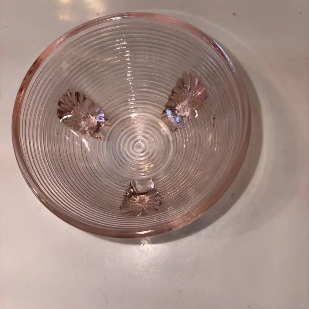 Cute Manhattan Pink Depression Glass Bowl 3 Footed Anchor Hocking? 3½